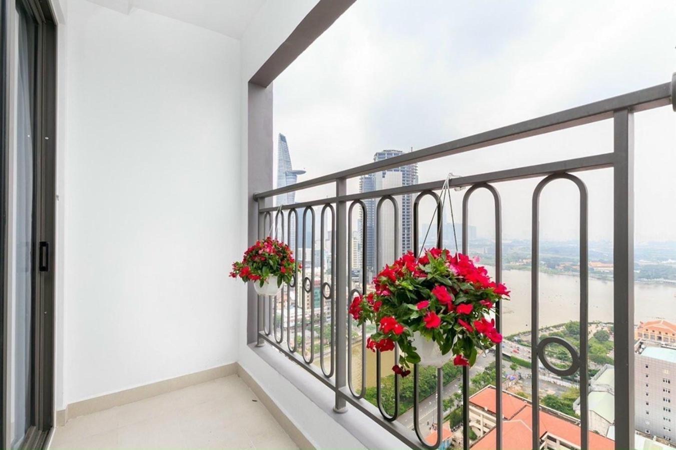 Zo Apartment Rivergate Center Хошимин Екстериор снимка